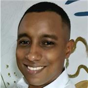 Profesor de Derecho y ciencias sociales imparte a niños de todas las edades